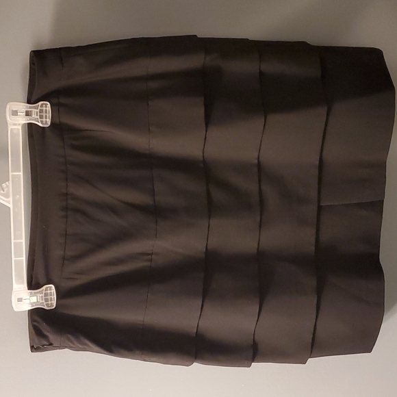 Larry Levine tiered skirt - Picture 3 of 5